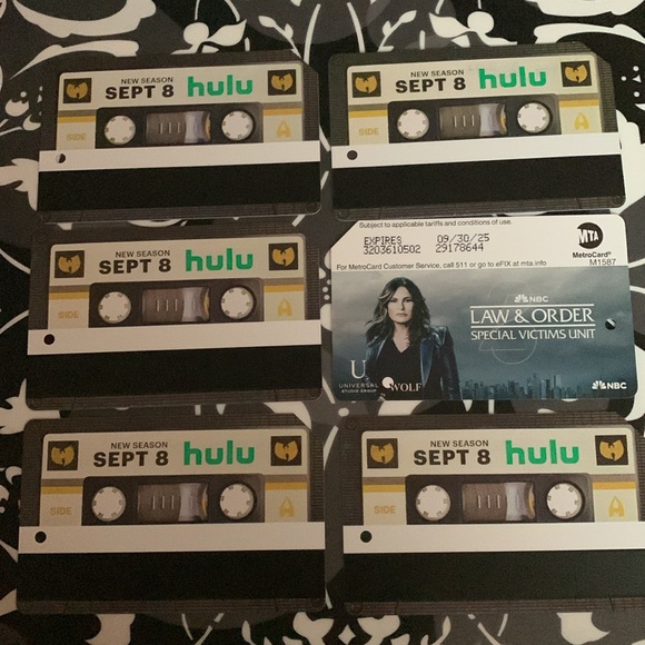 Hulu's Wu-Tang Metrocard - WU TANG - with bonus Collectible Item - Picture 2 of 6